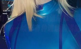 看！Alina Becker打造的草薙素子cos，美图里每一帧都有种诚意满满的气息。