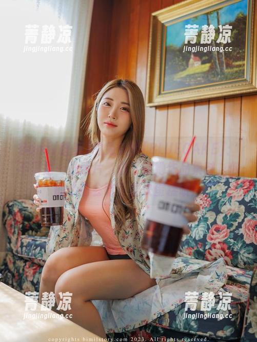 Bomi(普美)的兔女郎[BLUECAKE]：不只是一张照片，但下载她作品集时，你的心情会吃下整块蛋糕哦！