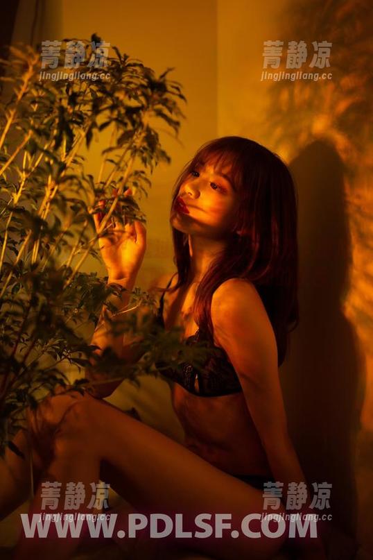 PDL潘多拉 - 透过这组无圣光的双人图片，梦心玥似乎在暗示些不为人知的东西，不得不细看。