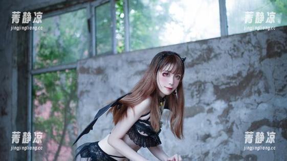 Sakiiii翎柒 图片上线,Sakiiii翎柒的吾妻,默默地在说什么呢?
