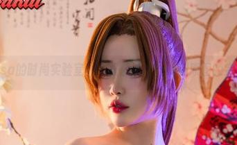 Tiny Asa的时尚实验室：一双丝袜，cos和原图的完美邂逅！