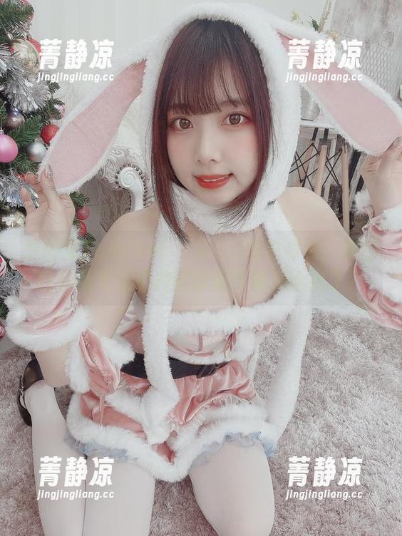 原图里Tomiko(とみこ)的白衬衫：我已经开始考虑这种设计能不能适合我了？
