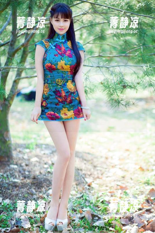 TuiGirl - 探寻艾栗栗的高清JK图库，注意哦，目光要温柔点。