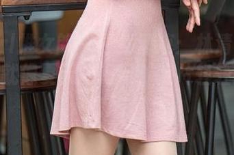 TuiGirl推女郎 - 寻找清凉：林清儿的泳装美图就像夏天的海风，照片轻轻拂过脸颊。