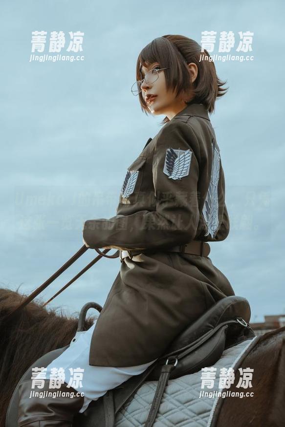 Umeko J的吊带写真似乎藏着什么，只凭这张一览无余的图，果然让人浮想联翩。