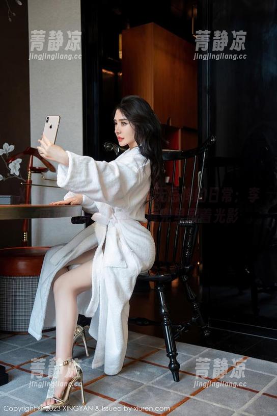 XINGYAN星颜社 - 肆无忌惮的日常：李丽莎的写真图册，裤兜里藏着光影