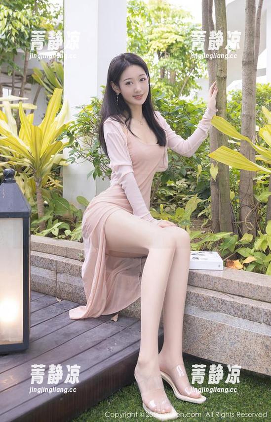 Xiuren秀人网 - Egg尤妮丝总是那么闪亮，连她的JK写真在网盘里也显得格外闪耀！