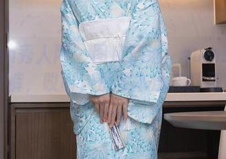 Xiuren秀人网 - 图库精选：summer宝宝牛仔裤，哎呀，那根本没在打马赛克……