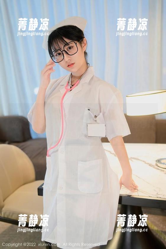 Xiuren秀人网-安妮Tess Xiuren秀人网 - 安妮Tess的裸足:化身女神还需要额外的光线吗?无圣光图包终于来了!