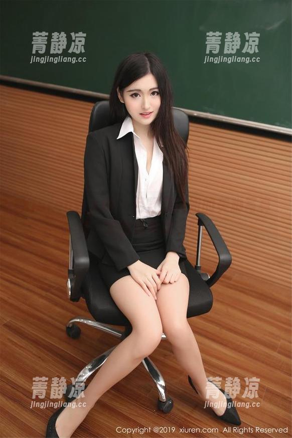 Xiuren秀人网 - 月野兔美妞的美脚写真集，拼的是真功夫吗？