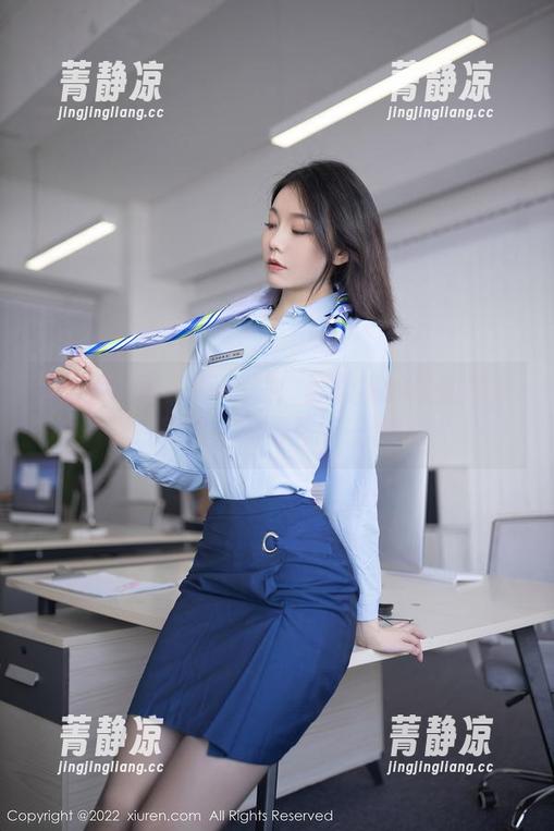 Xiuren秀人网 - 嘿！薇薇酱的最新吊带美图，撩得真有一套