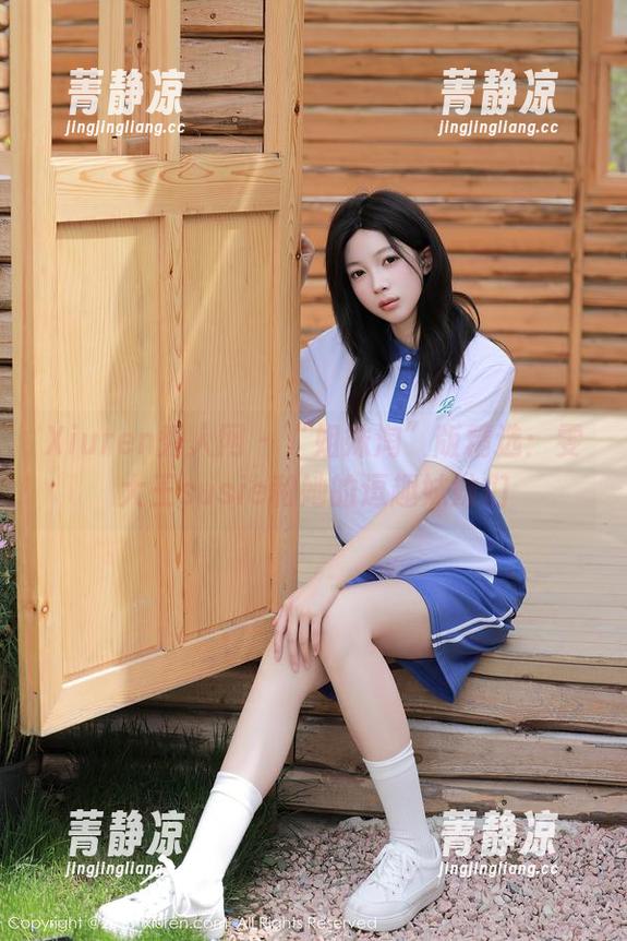 Xiuren秀人网 - “姐妹淘”版精选：雯大王susie和她的逗趣妹妹们