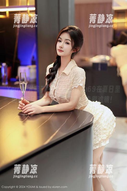 YouMi尤蜜荟 - 感受lingyu69在夏日里的真实风采，无圣光写真，告别滤镜！