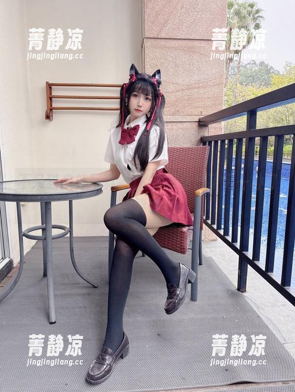 不呆猫户外写真，JK学妹活出了另一种可能性