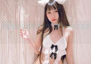 她又来了！不呆猫的自拍图包更新，没发现自己变成了路人都很难吧？