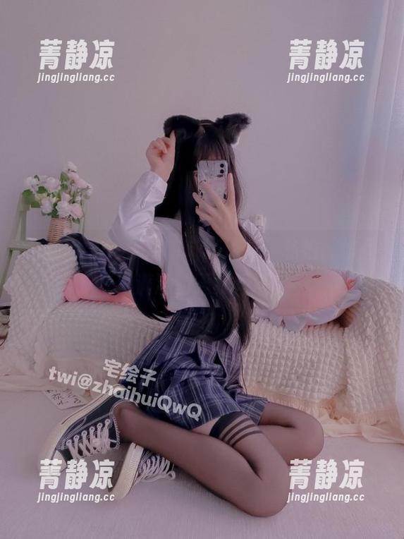 二阶堂宅绘子姐的“姊妹花”私拍，作品里满满的天真烂漫。