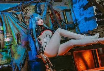 凛子酱的蛇喰梦子写真，合集里的每张都有种不明的挑逗
