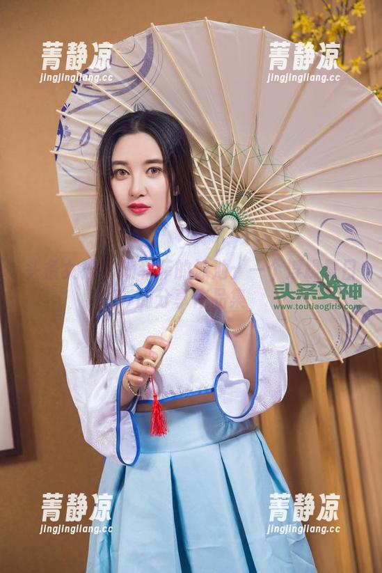 头条女神 - 刘菲菲的泳池：一个浮躁夏日的分享作品集