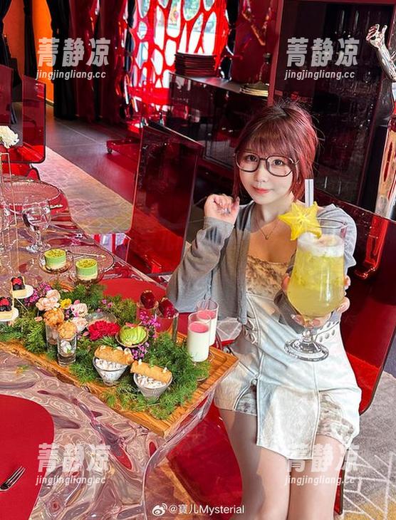 私房写真里的宝儿mysterial，日常竟然也能如此有趣