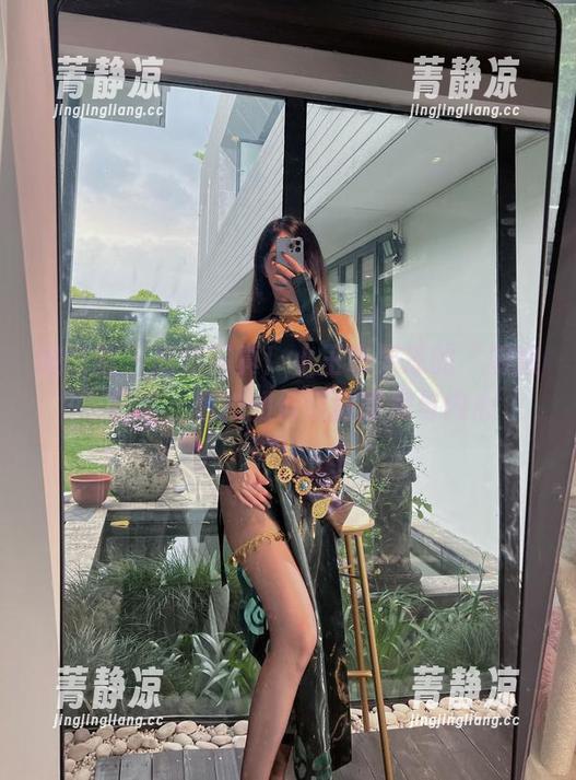 微密圈 - 高清写真！小玉吃果冻的“厨娘”日常，看她如何征服厨房与内心