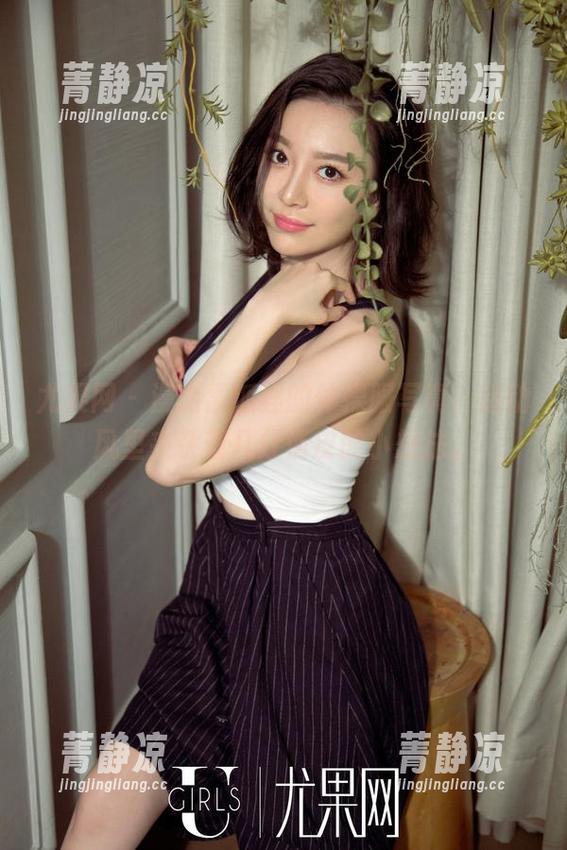 尤果网 - 漫游孟狐狸的体操服写真，运动风里夹杂着几分俏皮的小想法。