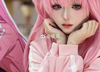 看这里！嶋葵的高清cos，纱雾里藏着一杯奶茶，是我爱的对吗？
