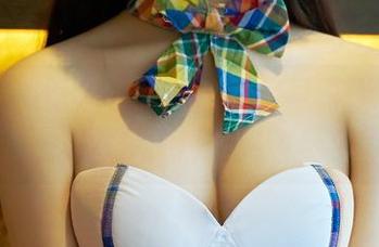 推女郎 - 历险李丽莎的裸足写真，下载前请收好口水！
