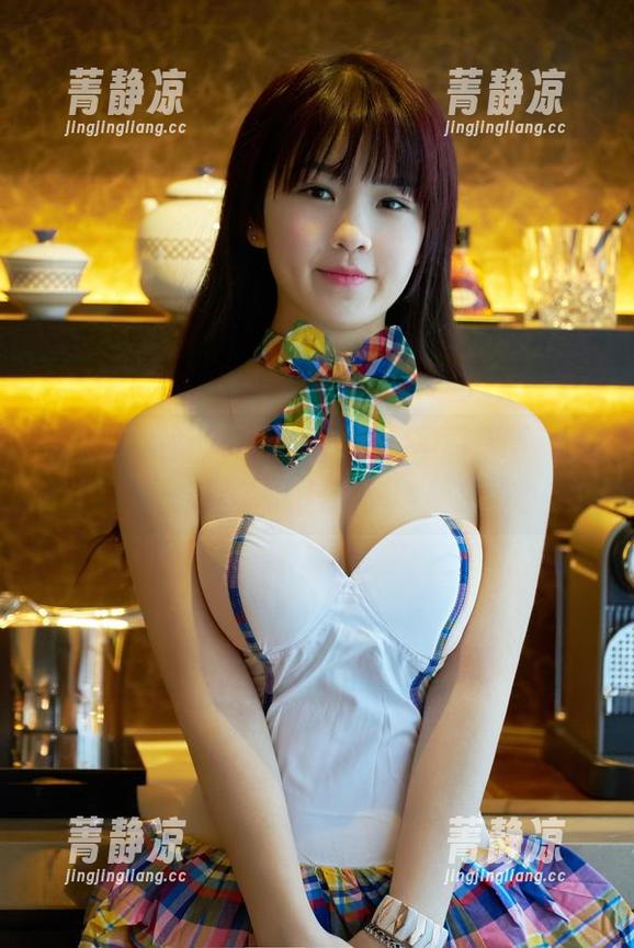 推女郎 - 历险李丽莎的裸足写真，下载前请收好口水！