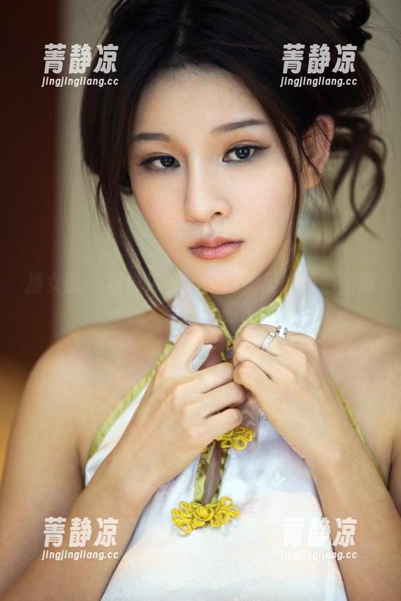 推女郎 - 赵惟依私人博物馆里的黑色图集——太会挑衣服了吧？