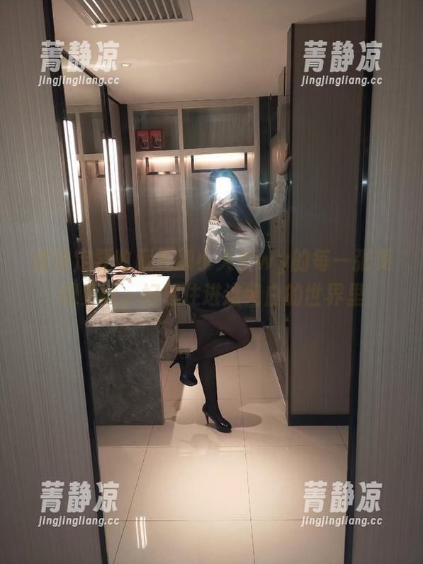 我决定要收藏无颜小天使wy的每一张美图更新，好想住进这纯白的世界里