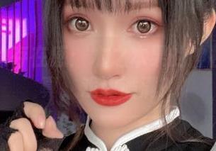 图片里的存在感：木之本果的神社巫女写真，戏谑满满？