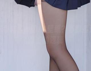 想拥有果咩酱w的JK壁纸？等我摸清这位博主的逻辑