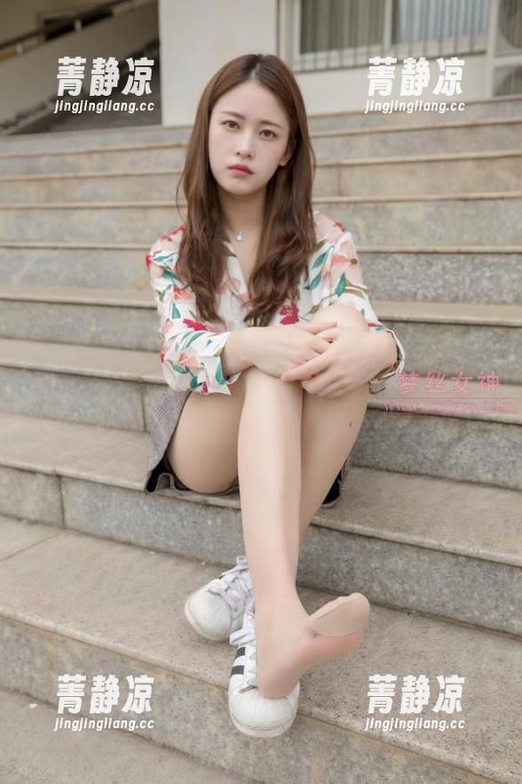 梦丝女神 - 风吹走思绪，刘诺的美足合集出现在我网盘深处！