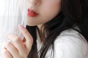 模范学院 - 透过皮衣看南晓梦，图包里藏了什么？