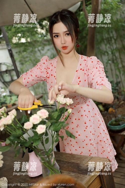 模范学院-夏玲蔓 模范学院 - 夏玲蔓在死库水的原图中摔了一个优雅的跟斗,无圣光时我有多自由?