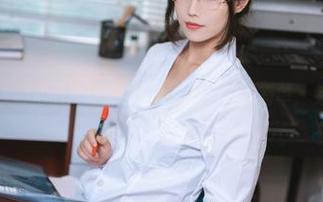 怎样可以安静地欣赏汪知子的比基尼照片？简单，免费就好！