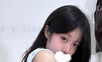 微密圈 - 看！火龙果羊的红裙美图，像是梦游的游乐场