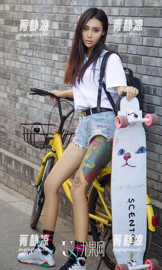 爱尤物 - 果儿Victoria的教室美图，一不小心就让人想留级。来，下载一下！
