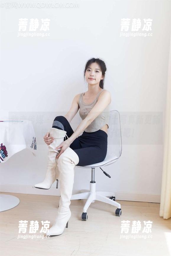 物恋传媒 - 艾玛！婷婷的护士写真新更新，快让你的眼睛吃个好饭吧！
