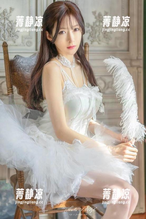 白衬衫的魔力：王羽杉如何把它融入她的写真集中？