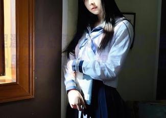 网盘里漂浮着白莉爱吃巧克力的“香奈乎”，心里有点小激动，想着赶紧掏出设备。