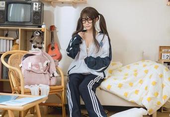 神沢永莉的Suiri圣诞少女cos分享给大家了！这次造型稍微……娇俏了一点，你们觉得呢？