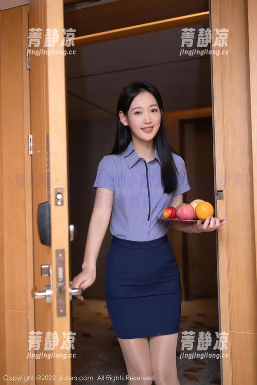 秀人网 - 白到发光的小薯条nienie，快来拿走这份壁纸美图吧！