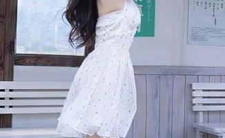 秀人网 - 图库分享时间：星星baby的红裙，简直要为它鼓掌！