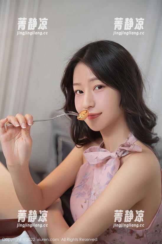 秀人网 - 吊带的无穷可能，珍妮花的美图照片就像是一场无尽的梦。