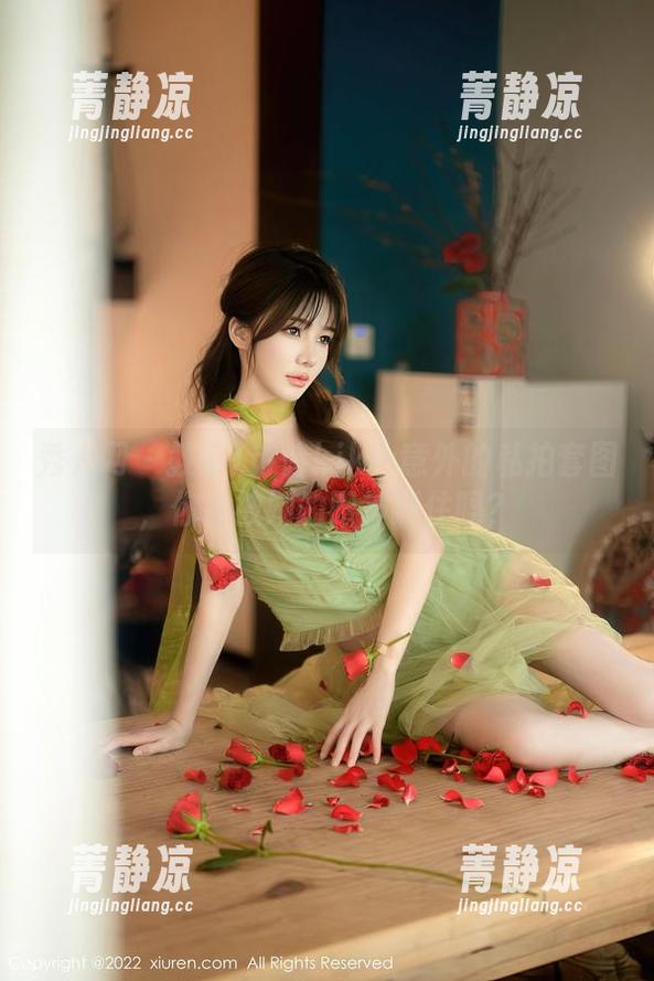 秀人网 - 教室+诗诗kiki=意外的私拍套图，你会被她的眼神抓住吗？
