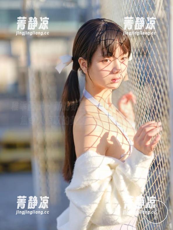 稚乖画册 - 新的赤西夜夜写真集，这次聚焦令人惊叹的美腿，直击你的眼球！