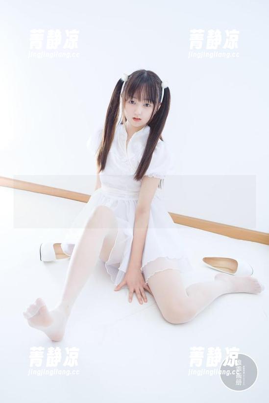 稚乖画册 - 说起来，赤西夜夜和初音少女的私拍图包，有种不一样的默契。