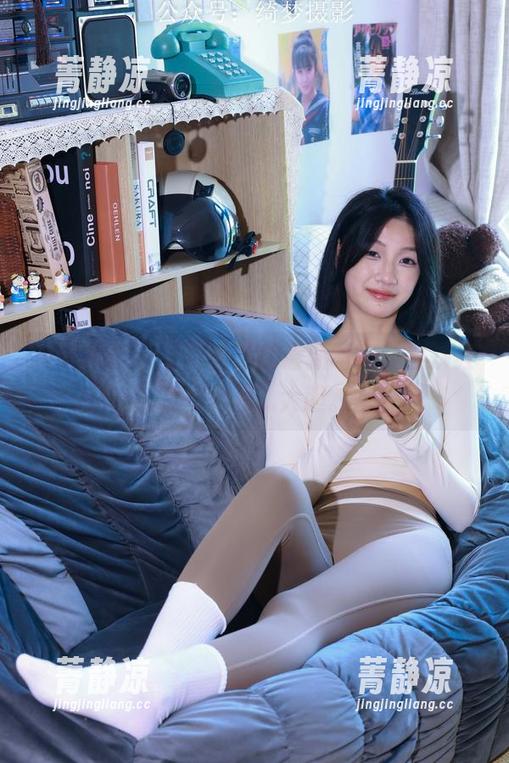 绮梦摄影 - 又是蔡蔡的最新写真，这次红裙穿得很...大胆。
