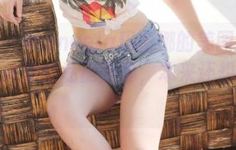 美媛馆 - Manuela玛鲁娜的美图：当办公室变成你的私房画廊，本来还想工作呢！